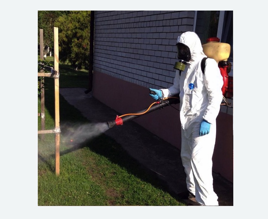 травля клещей на участке в Брянске